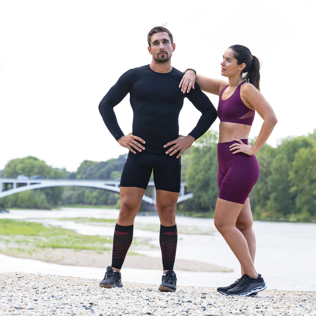 Homme en tenue de sport avec des manchons de mollet